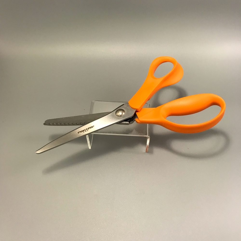 COPY - Fiskars Pinking Shears 🌺 U MUST BUNDLE!! 🌺